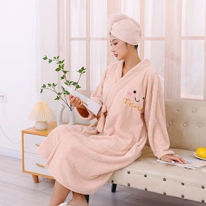 Albornoz de lana coral rosa de manga larga, grueso, para estar en casa, con gorro para secar el cabello, para mujer, uso en otoño e invierno. - Product Image 2