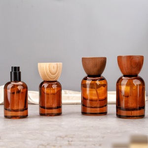 Flacon cosmétique vide en verre brun de 30 ml et 50 ml avec bouchon à vis et capuchon en bois, <span class=keywords><strong>pour</strong></span> <span class=keywords><strong>parfum</strong></span> et vaporisateur - Product Image 4