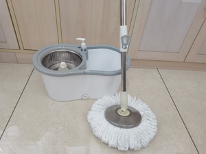 Juego de cubo de fregona giratorio prensado a <span class=keywords><strong>mano</strong></span> rojo negro con un juego de <span class=keywords><strong>postes</strong></span> telescópicos - Product Image 5