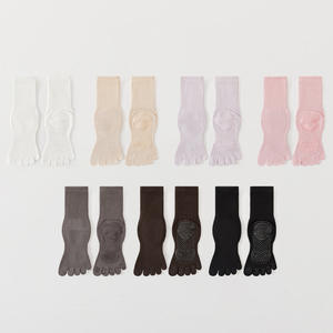 Chaussettes de sport et de yoga Nicecin personnalisées, respirantes, en maille, anti-transpiration, avec séparateur de cinq orteils - Product Image 3