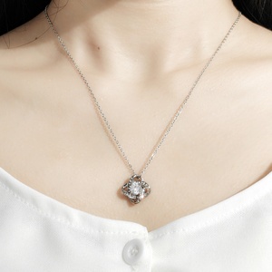 Collier pendentif en zircon brillant avec trèfle à quatre feuilles cadeau en acier inoxydable à la mode pour fille meilleure amie Style étoile éternelle - Product Image 5