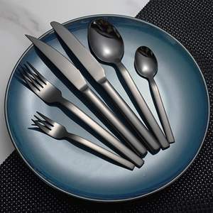 Cubiertos al por mayor 6 piezas Cubiertos negros Cuchara Cuchillo y tenedor Juego de cubiertos de acero inoxidable para boda - Product Image 1