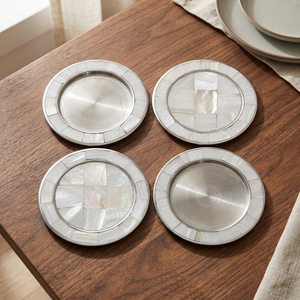 Assiette de présentation ronde artisanale en nacre incrustée, pour une mise en scène décorative de table - Product Image 2