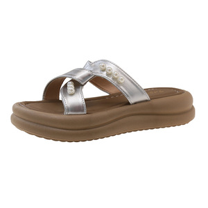 Tendances de la mode estivale : sandales à bout ouvert pour femmes, polyvalentes avec un design à lanières et une jupe résistante. - Product Image 6