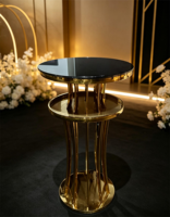 Table de banquet de luxe en verre rond avec base verticale en acier inoxydable doré pour location événementielle