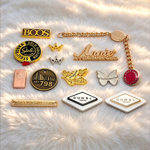 Accessoires vestimentaires, logo de marque personnalisé en métal, étiquette cousue, patch brodé, étiquette en métal pour sac à dos - Product Image 3