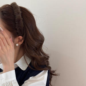 Diadema de tela afelpada con dientes de 14 cm para mujer, ideal para lavar la cara y el cabello, colección Otoño/Invierno - Product Image 3