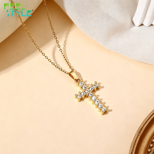 Collana con Ciondolo a Croce in Zirconi, Acciaio Inossidabile 316L Placcato Oro 18K, Gioiello Ipoallergenico da Donna - Product Image 5