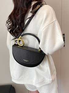 Bolso de Diseño Exclusivo de Alta Gama, Estilo Vintage, Forma de Media Luna, Poliéster, Simple, Versátil, Bandolera, Cierre Magnético - Product Image 2