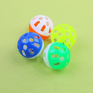 Balle clochette creuse, couineuse et bicolore pour chats, disponible en plusieurs couleurs, résistante aux griffures et aux morsures, amusante et - Product Image 4