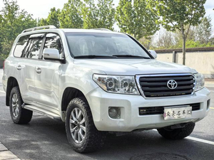 Toyota Land Cruiser 4x4 SUV tout-terrain d'occasion, année 2015, climatisation performante, intérieur et extérieur en parfait état, <span class=keywords><strong>film</strong></span> de protection complet de la carrosserie - Product Image 2