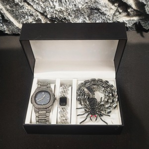 NL2114 Meilleure Vente : Ensemble Montre Quartz <span class=keywords><strong>Femme</strong></span> Quatre Pièces avec Collier et Bracelet Élégants Ornés de Diamants Entiers, Motif Araignée, Très Tendance - Product Image 3