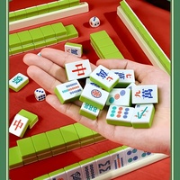 Ensemble de Mahjong Miniature de Luxe Moderne 150 Pièces, Durable, pour 4 Joueurs, Jeu de Table Portable pour Fêtes avec Tuiles de Mahjong, Dés et Plateau de Rangement