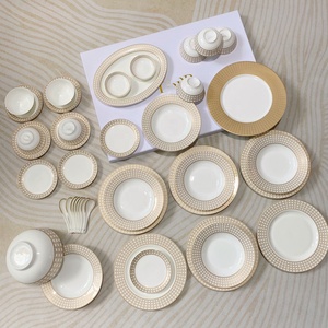 Service de table en porcelaine fine de style européen doré, 41 pièces, avec assiette à fruits exquise - Product Image 1