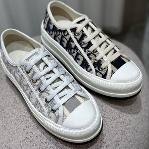 Giày thể thao thời trang nữ cổ điển có dây buộc, phối hợp hoàn hảo với đế dày thêu thêm - Product Image 4