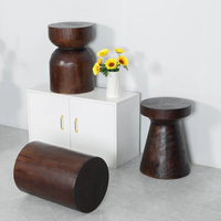 Tables consoles et tabourets bas modernes en bois massif avec des souduis décoratifs en forme de troncs d'arbres pour salon et hôtel