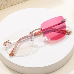 Gafas de sol estilo ojo de gato KJL-95031 para mujer, lentes de PC con protección UV400, montura de aleación de zinc, estilo urbano moderno, lentes que cambian de color. - Product Image 4