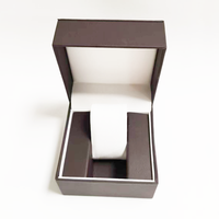 Boîte cadeau avec insert personnalisé en peluche ou en mousse. Compartiment de service OEM pour boîte d'emballage de montre de bijoux