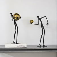 Sculpture Métallique Abstraite Fine en Forme d'Homme Tenant une Sphère Dorée, Statue de Table Minimaliste pour Salon, Bureau, Étude, Décoration OEM
