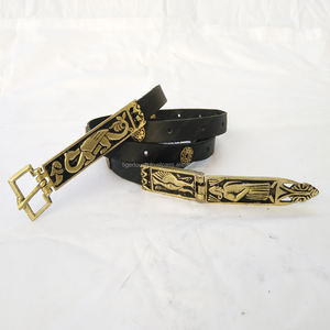 Ceinture en cuir médiéval en noir pour femme, ceinturon médiéval, avec rosaces en laiton - Product Image 3