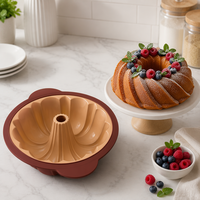 Moule à gâteau cannelé en métal avec bordure en silicone bicolore 30,5x25,5x11cm