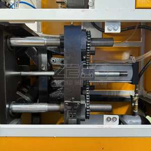 Machine soufflante en PET semi-automatique 4 cavités 2000BPH pour bouteilles de shampoing et de boissons à jus à prix abordable - Product Image 5