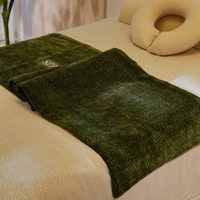 Chemin de lit vert foncé uni pour table de massage de spa avec logo personnalisé