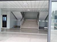 Villa préfabriquée en acier à faible coût avec design moderne, panneaux sandwich respirants, emballage plat