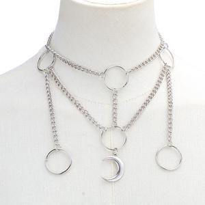 Collar con colgante de telaraña, joyería gótica de Halloween de varias capas, cadena en tono plateado con dije de araña para mujer - Product Image 3