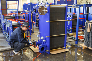 Échangeur de chaleur à plaques en acier inoxydable marin à haute efficacité avec moteur pour applications en eau de mer - Product Image 2