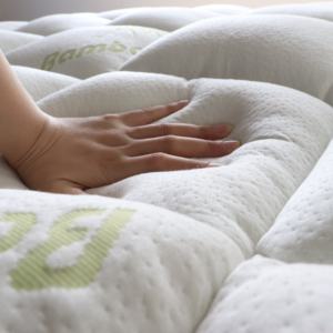 غطاء ممتاز مبطن بحجم مزدوج مضاد للحساسية مبرد من ألياف الخيزران مع تنورة بجيب عميق - Product Image 2