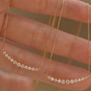 สร้อยคอเพชรทรงโค้งเรียบหรู ดีไซน์มินิมอล รูปทรงยิ้ม  ทองคำแท้ 18k จาก Xinfly Fine Jewelry - Product Image 3
