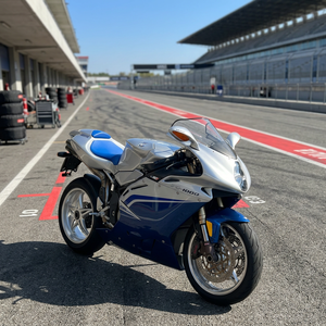 พร้อมขับขี่มอเตอร์ไซค์ MV Agusta F4 1000S ปี 2005 - Product Image 3