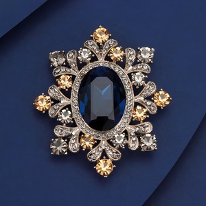 Broche de flor Retro de estilo palaciego Accesorios versátiles de moda y lujosos adecuados para vestidos formales - Product Image 3