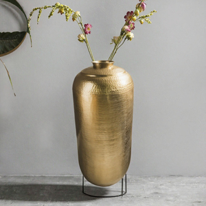 DAANI INTERNATIONAL - Jarrón de aluminio dorado para suelo, grande, hecho a mano, con efecto martillado, maceta decorativa moderna, macetero vertical - Product Image 3