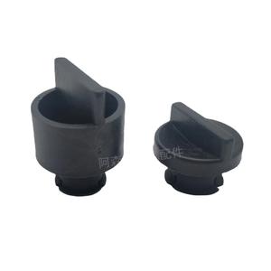 Vis de petite et grande taille, verrous de protection, filtres à air pour tronçonneuses, accessoires incluant les écrous à molette et les bouchons d'essence - Product Image 1