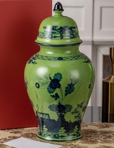 Grand vase de sol en porcelaine, peint à la main, avec couvercle en céramique émaillée rouge, haut de gamme, moderne, écologique, motif Cheval de guerre, pour anniversaire - Product Image 2