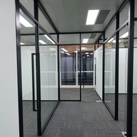 Système de cloisonnement fixe officiel offrant une division d'espace permanente avec une structure stable