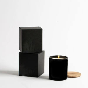 Ароматическая свеча из соевого воска в черной стеклянной банке с деревянным фитилем, персонализированная, оптом - Product Image 3