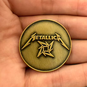 Al por mayor: Pin de solapa metálico vintage de la banda METAL LICA, insignia de colección de recuerdos, pin de merchandising musical metálico para mochilas y bolsos - Product Image 4