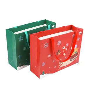 Sacs en papier blancs de luxe personnalisés avec poignées pour l'emballage des supermarchés et des vêtements, matériaux recyclés, logo personnalisé - Product Image 2