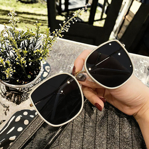 New best-selling fashionable <b>large</b> <b>frame</b> women's and men's sunglasses with UV protection high-quality and affordable sunglasses - Product Image 2