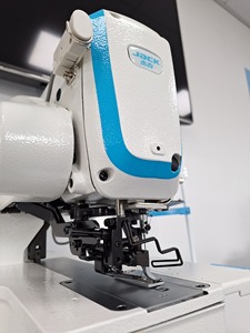 Macchina da Cucire Industriale Computerizzata ad Alta Velocità 1790 per Asola Dritta, Automatica per Tessuti e Abbigliamento - Product Image 6