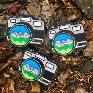 Patch per fotocamera di alta qualità <span class=keywords><strong>da</strong></span> viaggio ricamato Patch Iron o cucire su ricamo Patch <span class=keywords><strong>Applique</strong></span> personalizzate per esterni, <span class=keywords><strong>da</strong></span> viaggio, <span class=keywords><strong>da</strong></span> campeggio - Product Image 1