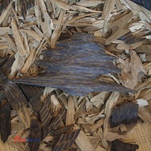 Quemador de Incienso de Madera Aromática de Lujo con Aceites Esenciales - Origen Vietnam - Product Image 1