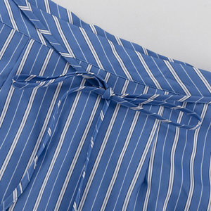 <span class=keywords><strong>Ensemble</strong></span> deux pièces tendance été 2026 pour <span class=keywords><strong>femme</strong></span> : mini-jupe portefeuille rayée bleue et chemise - Product Image 6