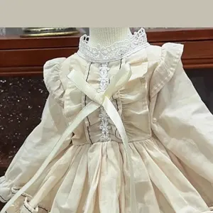 Conjunto de ropa de vestido Beige occidental de algodón hecho a mano con decoración de cabello para muñeca a escala 1/3 muñeca de 24 pulgadas