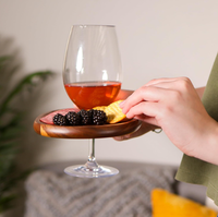Ensemble de quatre plateaux à apéritif en bois créatifs, plateau à fromage avec porte-verre à vin, nouvelle assiette décorative en bois, personnalisable