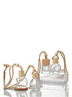 Diffuseur de parfum pour voiture en verre carré transparent de 8 ml, logo personnalisable, longue durée, avec emballage en boîte, désodorisant suspendu de 8 ml