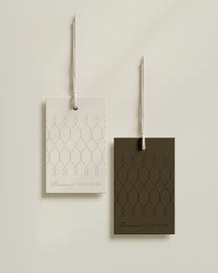 Etiquetas de ropa ecológicas impresas a medida con logotipos en relieve son una opción sostenible para calzado y equipaje. - Product Image 5